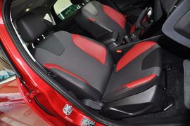 2012款福特福克斯两厢2.0L手自一体豪华运动型