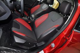 2012款福特福克斯两厢2.0L手自一体豪华运动型