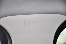 2012款福特福克斯两厢2.0L手自一体豪华运动型