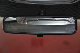 2012款福特福克斯两厢2.0L手自一体豪华运动型