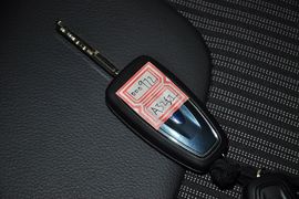 2012款福特福克斯两厢2.0L手自一体豪华运动型