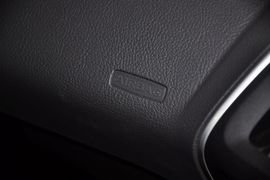 2012款福特福克斯两厢2.0L手自一体豪华运动型