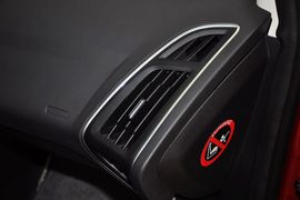 2012款福特福克斯两厢2.0L手自一体豪华运动型
