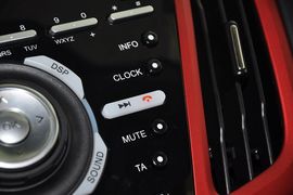 2012款福特福克斯两厢2.0L手自一体豪华运动型