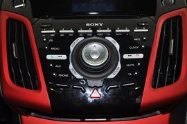 2012款福特福克斯两厢2.0L手自一体豪华运动型