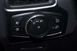 2012款福特福克斯两厢2.0L手自一体豪华运动型