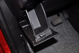 2012款福特福克斯两厢2.0L手自一体豪华运动型
