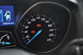 2012款福特福克斯两厢2.0L手自一体豪华运动型