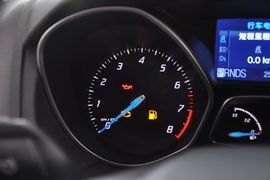 2012款福特福克斯两厢2.0L手自一体豪华运动型