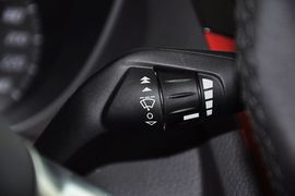 2012款福特福克斯两厢2.0L手自一体豪华运动型