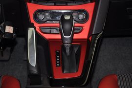 2012款福特福克斯两厢2.0L手自一体豪华运动型