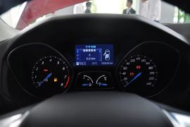 2012款福特福克斯两厢2.0L手自一体豪华运动型