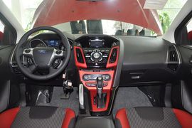 2012款福特福克斯两厢2.0L手自一体豪华运动型