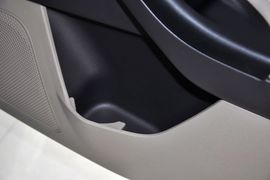 2012款福特福克斯三厢1.6L手动风尚型