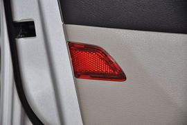 2012款福特福克斯三厢1.6L手动风尚型