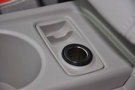 2012款福特福克斯三厢1.6L手动风尚型
