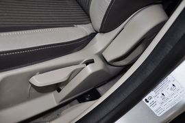 2012款福特福克斯三厢1.6L手动风尚型