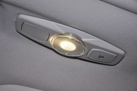 2012款福特福克斯三厢1.6L手动风尚型