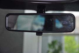 2012款福特福克斯三厢1.6L手动风尚型
