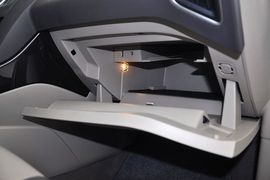 2012款福特福克斯三厢1.6L手动风尚型