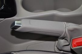 2012款福特福克斯三厢1.6L手动风尚型