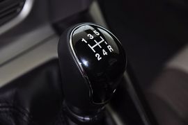 2012款福特福克斯三厢1.6L手动风尚型