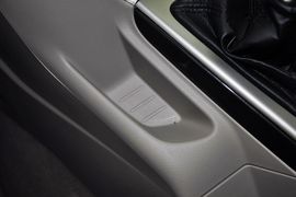 2012款福特福克斯三厢1.6L手动风尚型