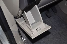 2012款福特福克斯三厢1.6L手动风尚型