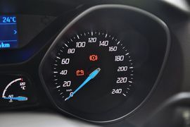 2012款福特福克斯三厢1.6L手动风尚型