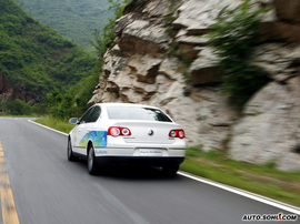 迈腾蓝驱外观图