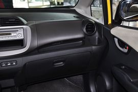 2011款广汽本田飞度1.3L自动舒适版