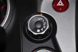 2011款广汽本田飞度1.3L自动舒适版