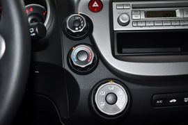 2011款广汽本田飞度1.3L自动舒适版