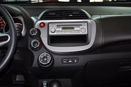 2011款广汽本田飞度1.3L自动舒适版