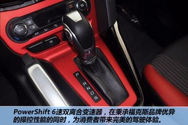 2012款福特福克斯两厢2.0L手自一体豪华运动型到店实拍