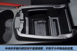 2012款福特福克斯两厢2.0L手自一体豪华运动型到店实拍