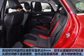 2012款福特福克斯两厢2.0L手自一体豪华运动型到店实拍