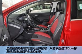 2012款福特福克斯两厢2.0L手自一体豪华运动型到店实拍