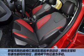 2012款福特福克斯两厢2.0L手自一体豪华运动型到店实拍