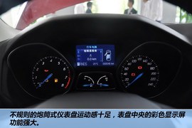 2012款福特福克斯两厢2.0L手自一体豪华运动型到店实拍