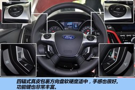 2012款福特福克斯两厢2.0L手自一体豪华运动型到店实拍