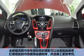 2012款福特福克斯两厢2.0L手自一体豪华运动型到店实拍
