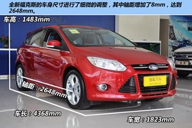 2012款福特福克斯两厢2.0L手自一体豪华运动型到店实拍