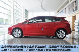 2012款福特福克斯两厢2.0L手自一体豪华运动型到店实拍