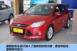 2012款福特福克斯两厢2.0L手自一体豪华运动型到店实拍