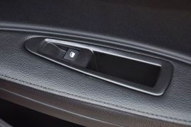 2012款东风雪铁龙新世嘉两厢1.6L自动乐享型