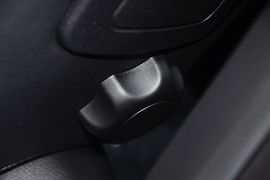 2012款东风雪铁龙新世嘉两厢1.6L自动乐享型