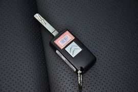 2012款东风雪铁龙新世嘉两厢1.6L自动乐享型