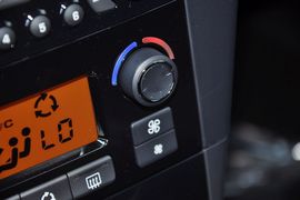 2012款东风雪铁龙新世嘉两厢1.6L自动乐享型