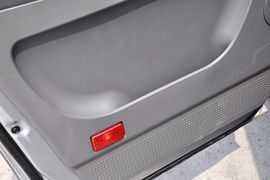 2012款风行菱智2.0L-Q3长轴舒适版